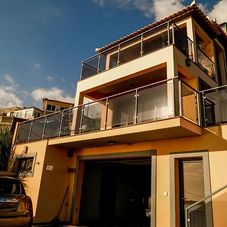 Prázdninový dům Bairos House - Coastal Escape