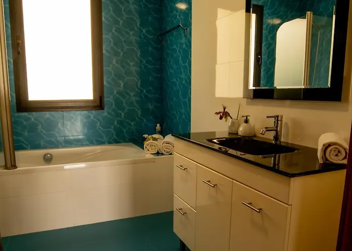 Bairos House - Coastal Escape *