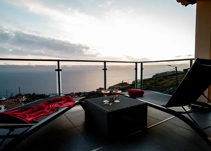 Bairos House - Coastal Escape Ribeira Brava