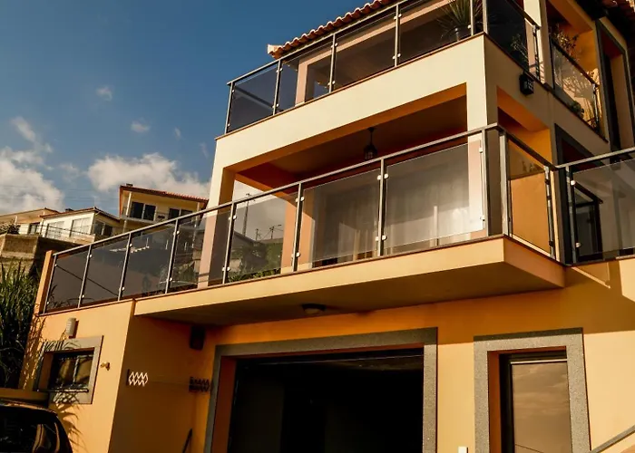 Prázdninový dům Bairos House - Coastal Escape